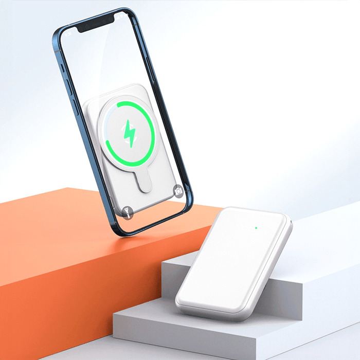 Magnetic Power Bank 5000 mAh - A white magnetic power bank positioned next to a smartphone, showcasing its charging capability.