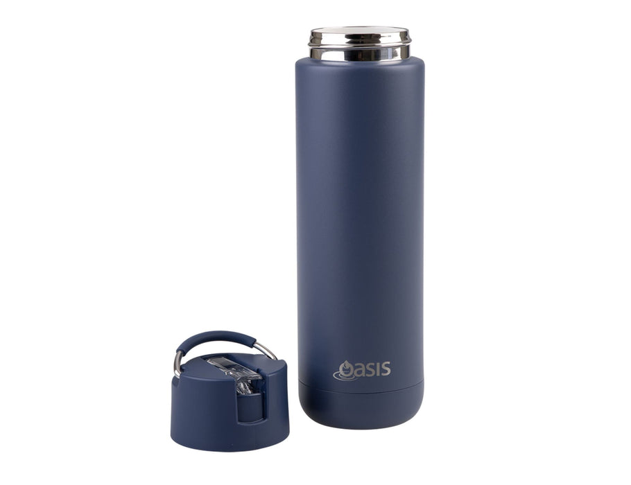 Oasis Moda 700ml Vacuum Bottle - A drink bottle in navy blue with a stainless steel lid and a handle, featuring a logo.