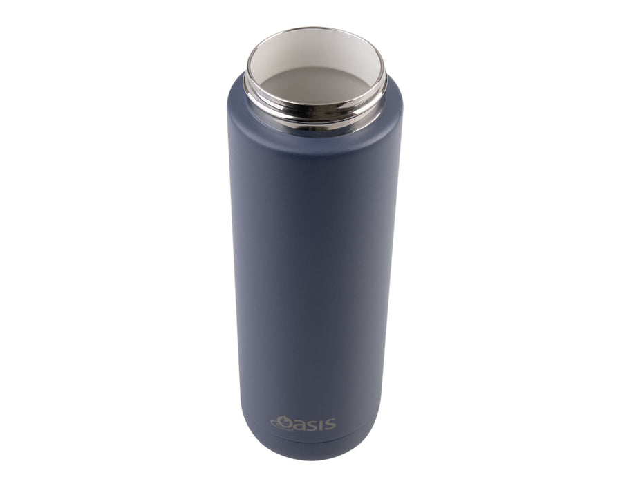 Oasis Moda 700ml Vacuum Bottle - A drink bottle in navy blue with a stainless steel opening and an embossed logo.