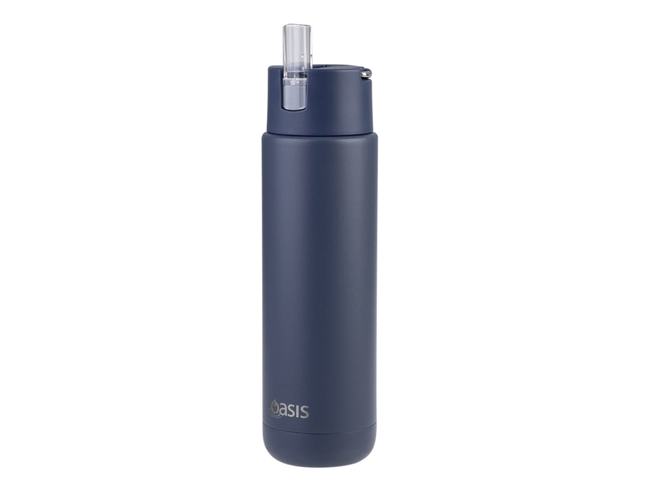 Oasis Moda 700ml Vacuum Bottle - A drink bottle in navy blue, featuring a lid with a spout. It has branding on the side.