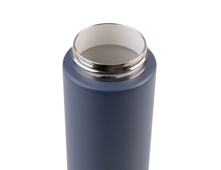 Oasis Moda 700ml Vacuum Bottle - A drink bottle with a sleek navy exterior and a silver-coloured rim at the opening, featuring a logo.