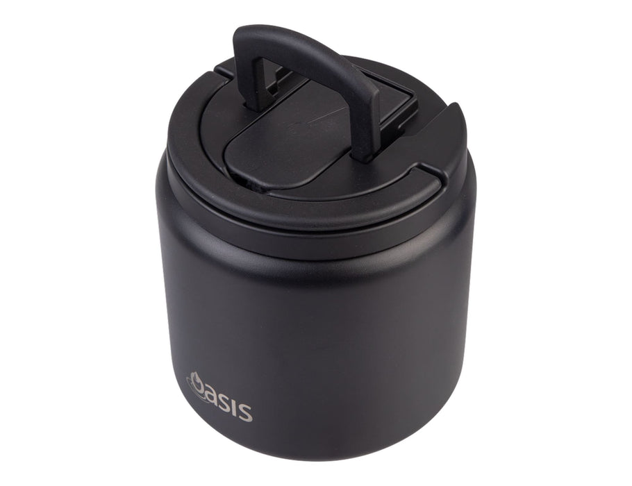 Oasis S/S D/Wall Ins. Food Flask W/ Quick Release Lid & Spork 700ml - A food flask in matte black with a quick release lid, spork included, featuring a handle and a logo.