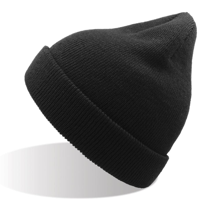 Kid Wind-S Beanie - Recycled Polyester - A black beanie made from recycled polyester, featuring a ribbed cuff and a pointed top.