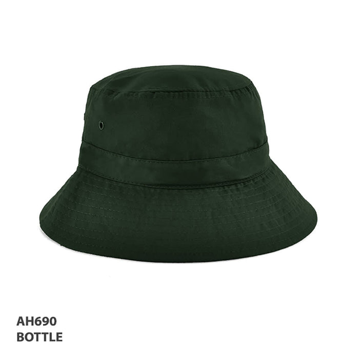 Polyviscose School Bckt - A green bucket hat featuring a wide brim and an eyelet for ventilation, with a branding logo present.