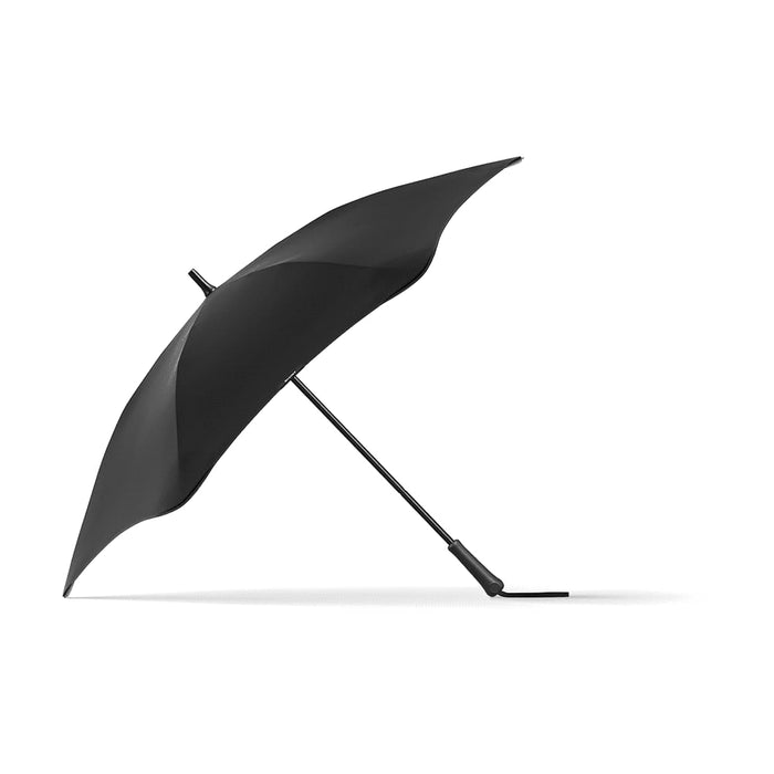 BLUNT Classic Umbrella - A black BLUNT Classic Umbrella features a sleek design with a curved canopy and a sturdy frame.