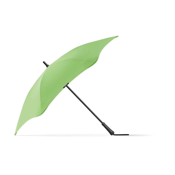 BLUNT Classic Umbrella - A green BLUNT Classic Umbrella with a curved canopy and a black handle, featuring a branding logo.