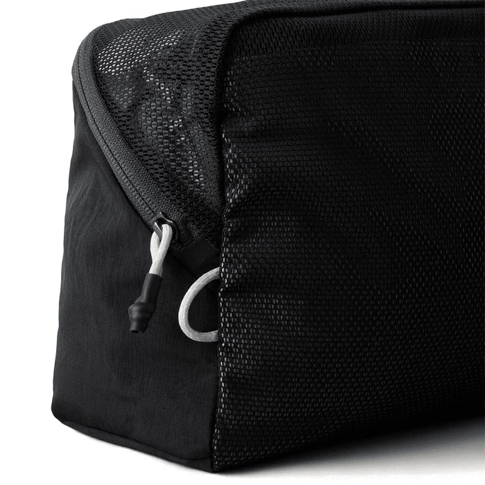 Bellroy Lite Packing Cube 6L - A black packing cube featuring a mesh panel and zip closure, designed for lightweight organisation.