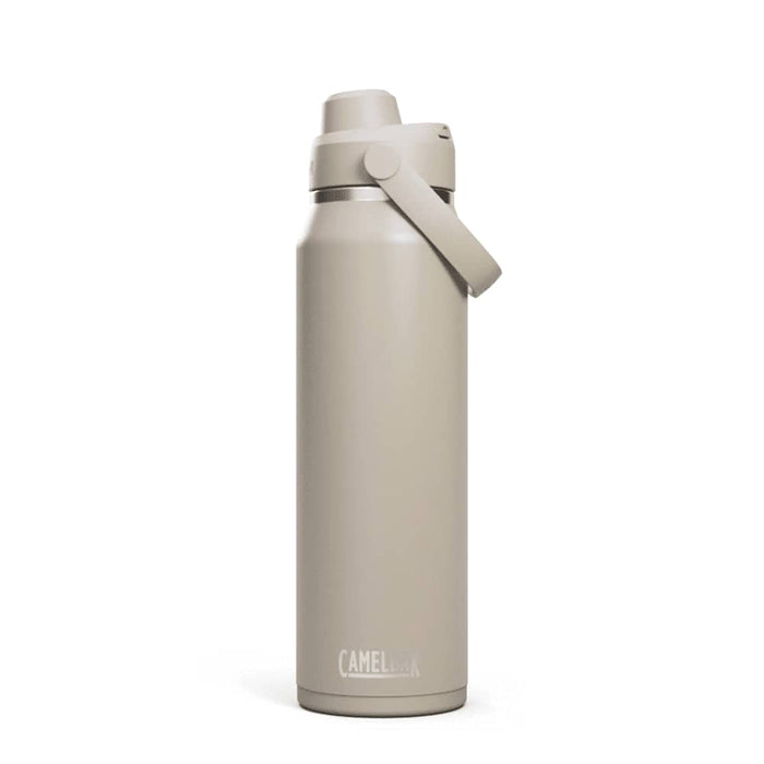 CamelBak - Thrive Chug VSS 1.0L - A drink bottle in a light beige colour with a screw-top lid and a handle, featuring a logo on the side.