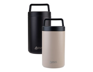 Oasis 700ml Vacuum Food Flask with Spoon - A drink bottle featuring a vacuum food flask in black and light beige, with a spoon and a handle. It has a logo.