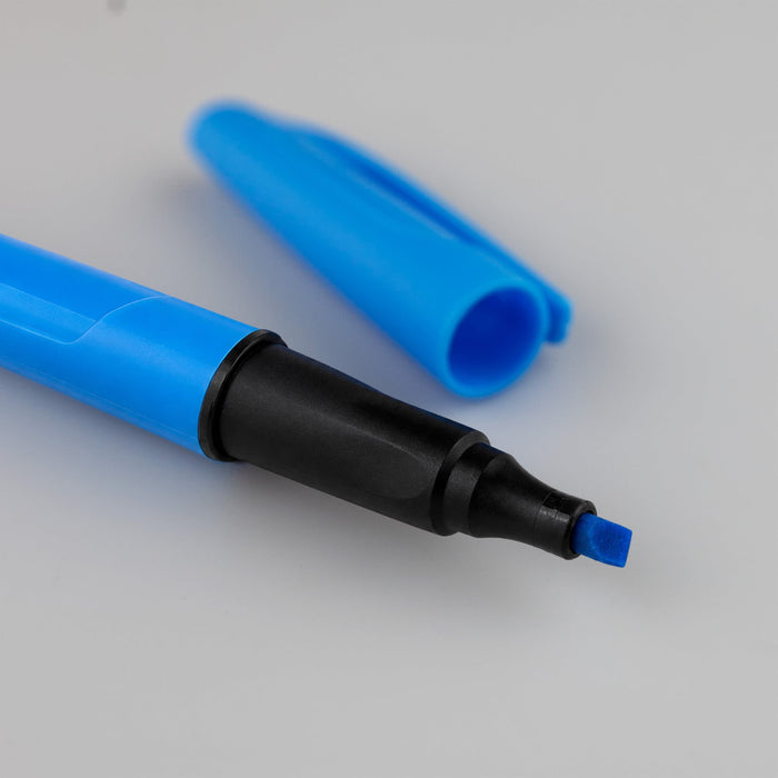Gear Pen Highlighter - A blue highlighter pen with a removable cap, featuring a fine tip for precise marking.