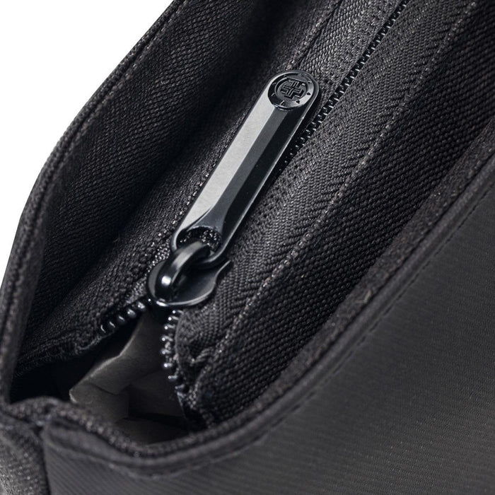 Swissdigital Arosa Tote Bag - A close-up of a black tote bag's zippered pocket, showcasing its fabric texture and zipper details.