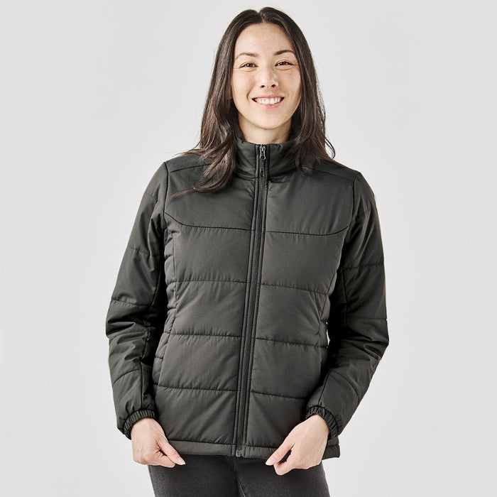 Women's Sierra Thermal Jacket - A black women's puffer jacket with a zip-up front and a classic design. It features a logo on the chest.